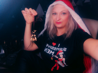 Alter: 33 / Stier - Alter: 165 / normal - Geschlecht: weiblich - Ausrichtung: bisexuell - Haare: blond / lang - Piercing: keins - bewebmaster-Alter: C - Hautfarbe: weiss - Augen: blau - Rasur: stark behaart